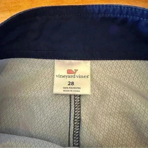 Vineyard Vines board shorts size 28 - Picture 4 of 9